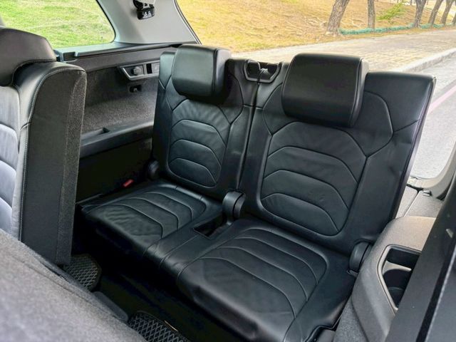 Kodiaq 4x4 原鈑 歐系休旅 空間寬敞實用 操控穩健省油 配備完整安全輔助 是家庭出遊 通勤與長途旅行的好選擇  第10張相片