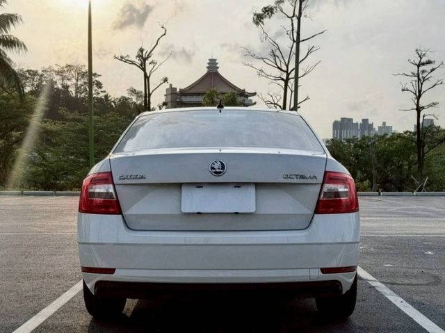 Octavia 1.0TSI 動能版  原鈑件、配備齊全，19.8萬輕鬆入手，省油好開超值首選  第4張相片