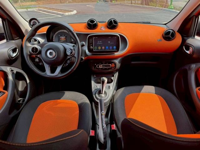 Smart ForFour 66kw Passion 原鈑 小巧靈活 都會代步方便 停車輕鬆無壓力 外型時尚有型  第6張相片