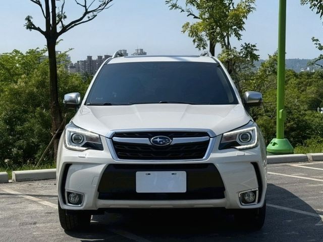 Forester i-L 原鈑 水平對臥引擎搭配四輪驅動 底盤穩定 空間實用 視野開闊 無論市區代步或假日出遊都合適  第3張相片