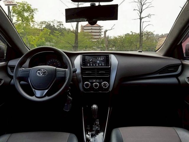 Yaris Crossover 經典版 原鈑 都會小休旅代表作 車身靈活好停車 搭配省油動力與高底盤視野 開起來輕鬆順手  第5張相片