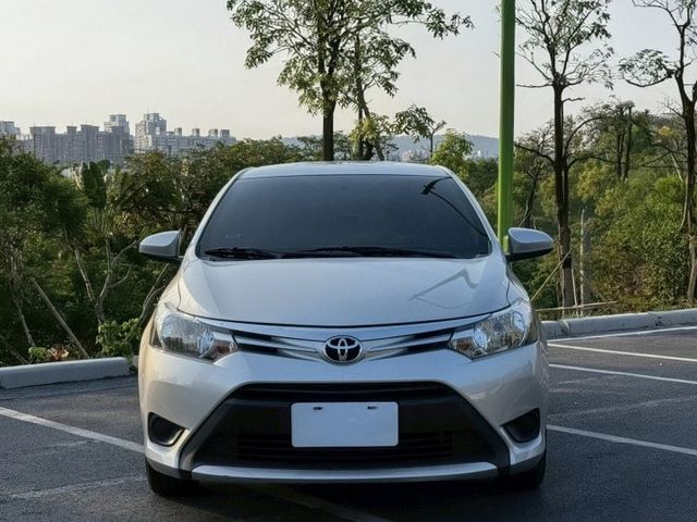Vios 經典版 原鈑  省油耐用 保養便宜 車身輕巧好停好開 空間表現實在 通勤代步沒問題 入手門檻低又安心  第3張相片