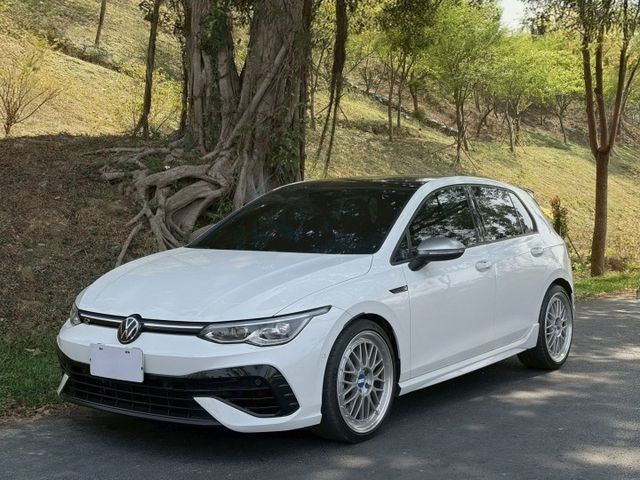 Golf R 原鈑 披著掀背外皮的性能猛獸 搭載強悍動力與四驅操控 直線超快 彎道夠穩 日常代步與熱血駕馭一次滿足  第1張相片
