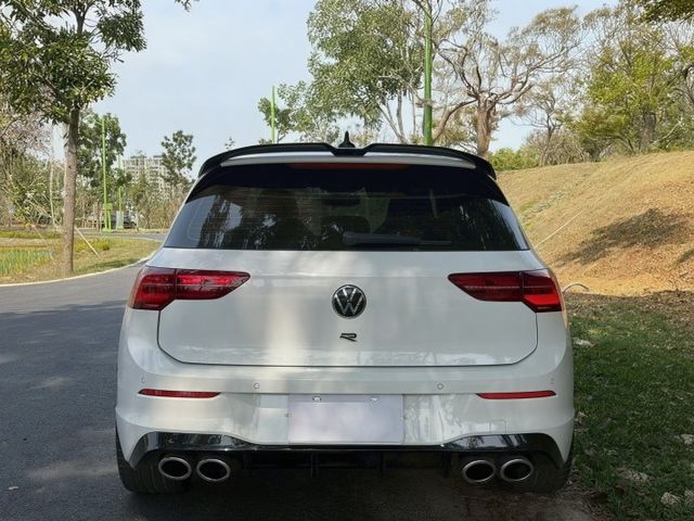 Golf R 原鈑 披著掀背外皮的性能猛獸 搭載強悍動力與四驅操控 直線超快 彎道夠穩 日常代步與熱血駕馭一次滿足  第4張相片