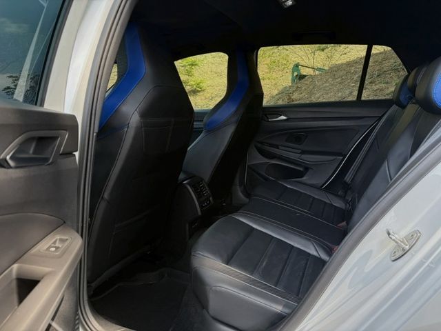 Golf R 原鈑 披著掀背外皮的性能猛獸 搭載強悍動力與四驅操控 直線超快 彎道夠穩 日常代步與熱血駕馭一次滿足  第8張相片