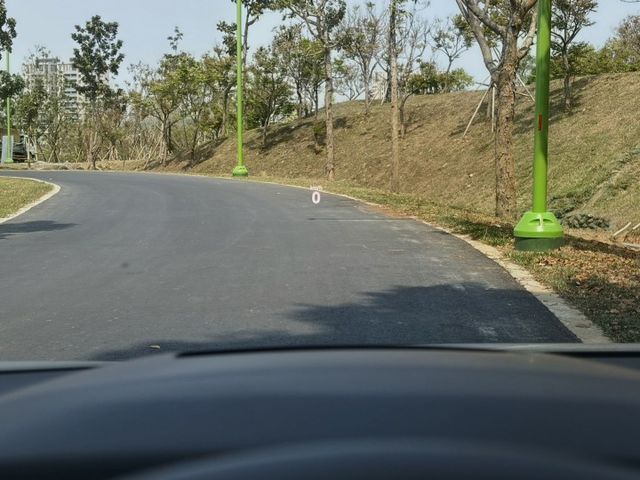 Golf R 原鈑 披著掀背外皮的性能猛獸 搭載強悍動力與四驅操控 直線超快 彎道夠穩 日常代步與熱血駕馭一次滿足  第11張相片