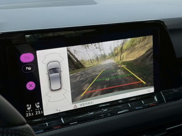 Golf R 原鈑 披著掀背外皮的性能猛獸 搭載強悍動力與四驅操控 直線超快 彎道夠穩 日常代步與熱血駕馭一次滿足  第15張相片
