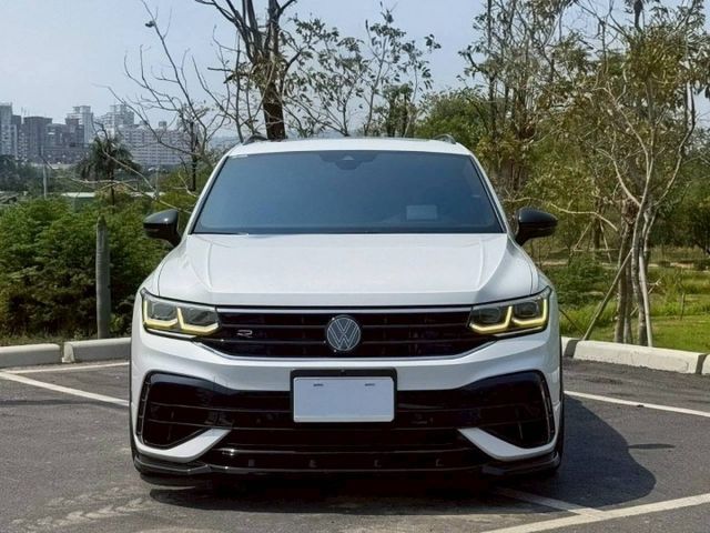 Tiguan R 認證車，四驅與DCC底盤，HK音響，全景天窗，二階改裝操控性能兼具  第3張相片