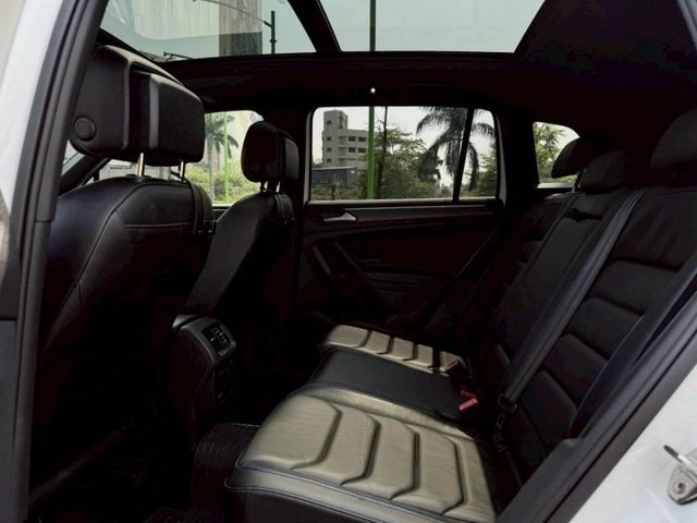 Tiguan R 認證車，四驅與DCC底盤，HK音響，全景天窗，二階改裝操控性能兼具  第10張相片