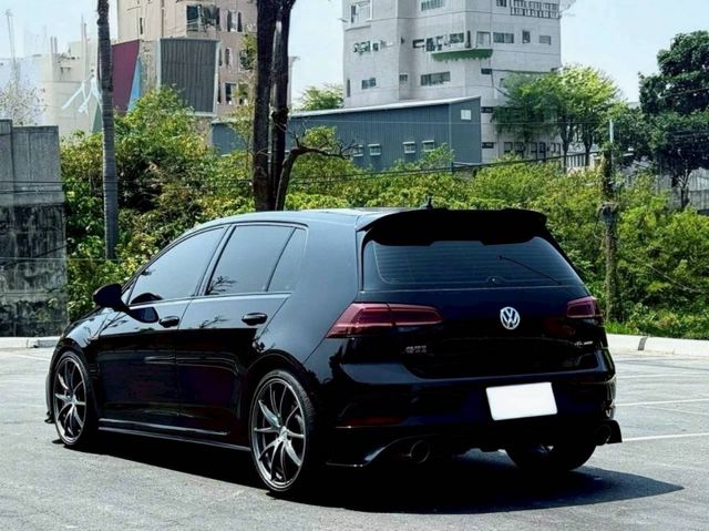 GTI Performance 大P 認證車 鋼炮魅力十足 渦輪動力飽滿 操控靈活帶勁 經典掀背外型配空間 熱血駕馭  第2張相片