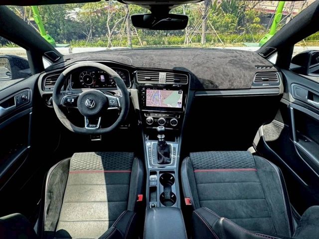 GTI Performance 大P 認證車 鋼炮魅力十足 渦輪動力飽滿 操控靈活帶勁 經典掀背外型配空間 熱血駕馭  第8張相片