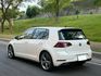 Golf R-line 具備運動化外觀套件與更紮實的底盤調校 兼顧性能與油耗 外型年輕俐落 操控靈活 兼顧生活的五門車款  第2張縮圖