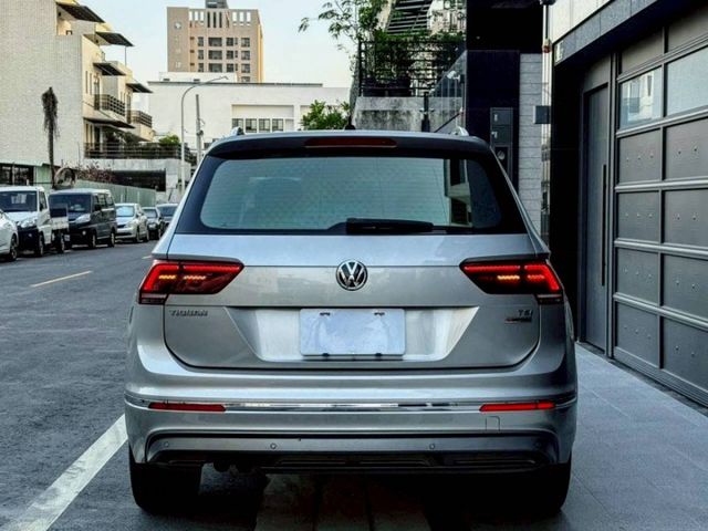 Tiguan 330Tsi 扎實的底盤配上穩定操控 空間實用且乘坐舒適 是兼顧家庭日常使用與長途出遊需求好選擇  第4張相片