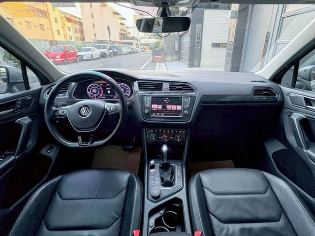 Tiguan 330Tsi 扎實的底盤配上穩定操控 空間實用且乘坐舒適 是兼顧家庭日常使用與長途出遊需求好選擇  第5張相片