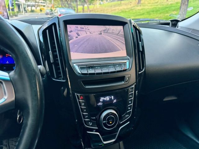 U6 turbo 魅力版 外型動感 空間實用 搭載渦輪引擎動力充足 配備豐富 科技感十足 是性價比極高的國產休旅車  第8張相片