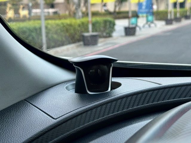 U6 turbo 魅力版 外型動感 空間實用 搭載渦輪引擎動力充足 配備豐富 科技感十足 是性價比極高的國產休旅車  第11張相片