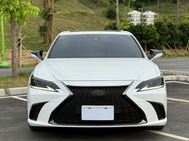 ES250 F Sport 原鈑件  低調奢華改裝氣氛到位   F Sport運動化熱血外觀  第3張相片