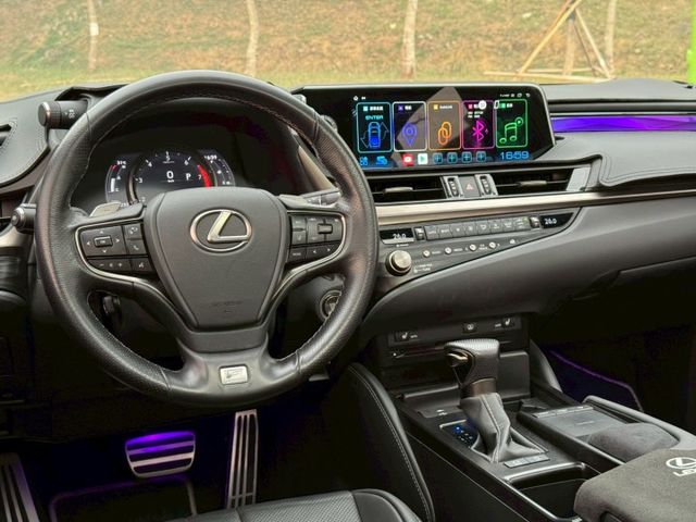 ES250 F Sport 原鈑件  低調奢華改裝氣氛到位   F Sport運動化熱血外觀  第10張相片