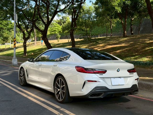M850 GC Xdrive 原鈑 V8雙渦輪強悍性能結合四門跑房車姿態 豪華內裝 霸氣外型 氣場與熱血駕馭兼具  第2張相片