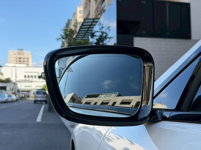M850 GC Xdrive 原鈑 V8雙渦輪強悍性能結合四門跑房車姿態 豪華內裝 霸氣外型 氣場與熱血駕馭兼具  第3張相片