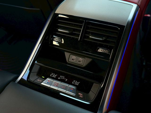M850 GC Xdrive 原鈑 V8雙渦輪強悍性能結合四門跑房車姿態 豪華內裝 霸氣外型 氣場與熱血駕馭兼具  第17張相片