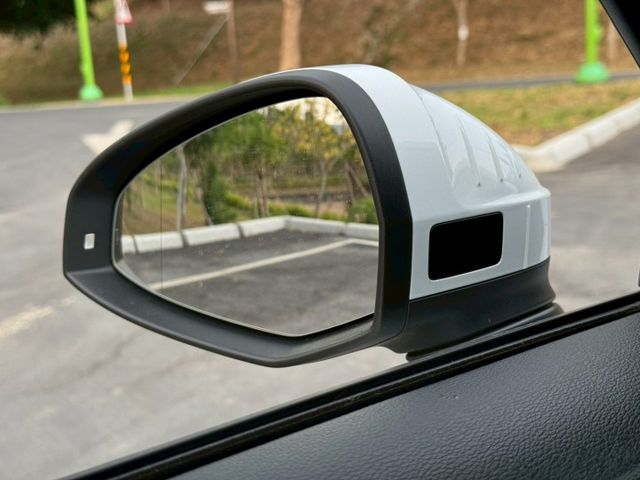 A4 40TFSI 原鈑件 車道維持.盲點.數位儀表.導航.感應尾門.配備眾多  第5張相片