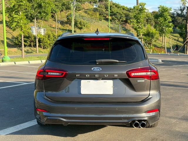 Focus Wagon ST-Line Vignale 原鈑  V版最高階 已成絕響的稀有旅行車  第4張相片
