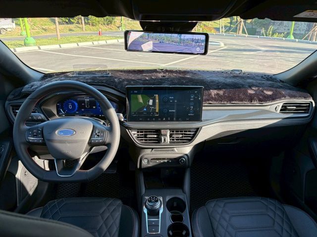 Focus Wagon ST-Line Vignale 原鈑  V版最高階 已成絕響的稀有旅行車  第5張相片