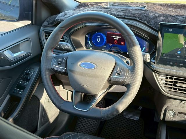 Focus Wagon ST-Line Vignale 原鈑  V版最高階 已成絕響的稀有旅行車  第6張相片