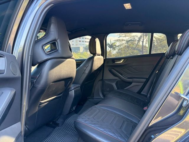 Focus Wagon ST-Line Vignale 原鈑  V版最高階 已成絕響的稀有旅行車  第8張相片