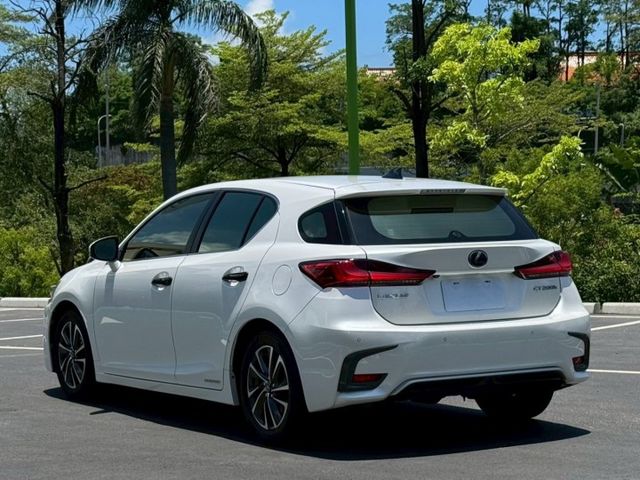 CT200h 豪華版 原鈑  二度小改款   加入LSS+駕駛輔助系統  安全更加分  第2張相片