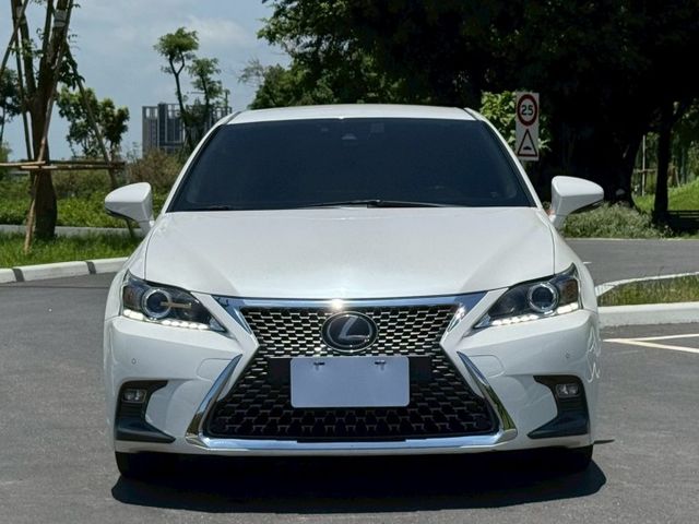 CT200h 豪華版 原鈑  二度小改款   加入LSS+駕駛輔助系統  安全更加分  第3張相片