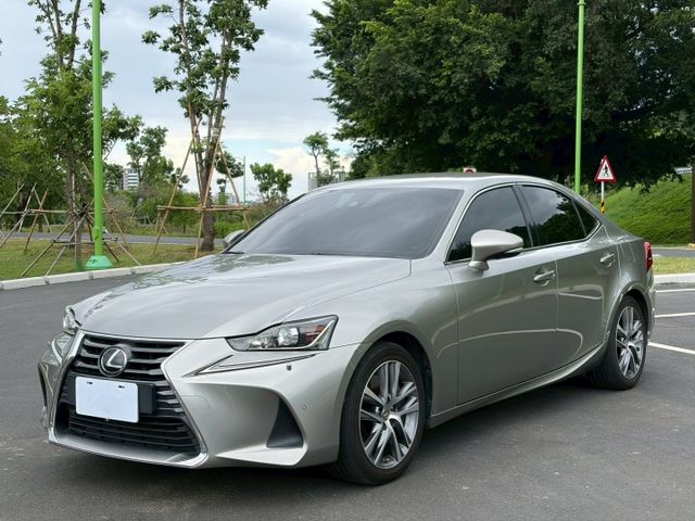 IS300 豪華版 認證  LSS+主動式安全防護系統 豪華房車經典代表  第1張相片
