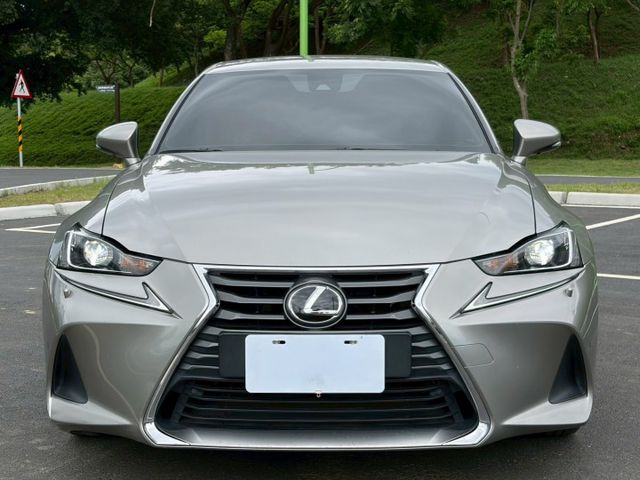 IS300 豪華版 認證  LSS+主動式安全防護系統 豪華房車經典代表  第3張相片