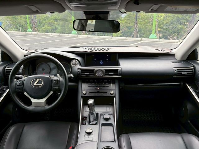 IS300 豪華版 認證  LSS+主動式安全防護系統 豪華房車經典代表  第6張相片