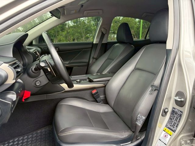 IS300 豪華版 認證  LSS+主動式安全防護系統 豪華房車經典代表  第7張相片