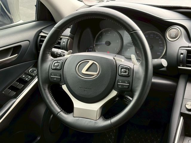 IS300 豪華版 認證  LSS+主動式安全防護系統 豪華房車經典代表  第9張相片