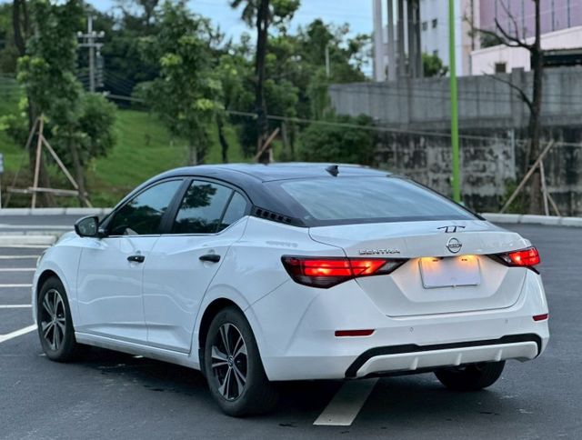Sentra 尊爵 原鈑 油耗保養省經濟又實惠  時尚外型年輕化  適合首購與家庭使用  第2張相片