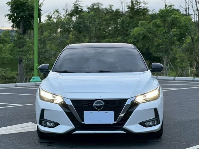 Sentra 尊爵 原鈑 油耗保養省經濟又實惠  時尚外型年輕化  適合首購與家庭使用  第3張相片