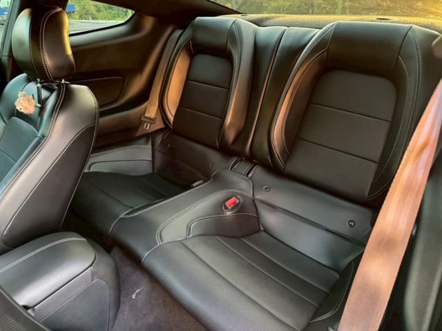 Mustang HP 2.3 低里程認證車  稀有雙門肌肉車  原廠標配就很讚  第9張相片