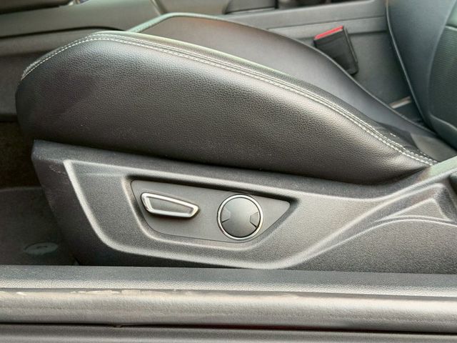Mustang 認證車 經典美式跑車外型 霸氣肌肉線條搭配低趴車身 操控俐落 動力充沛 日常代步或假日出遊都有駕馭樂趣  第10張相片