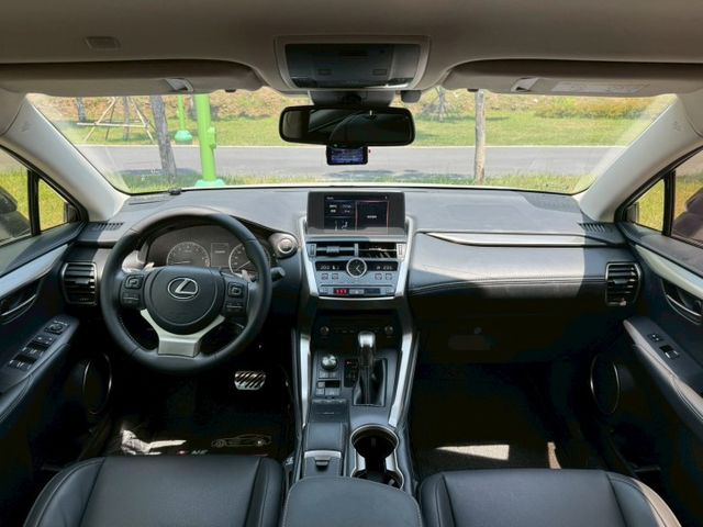 NX200 菁英PLUS版  原鈑  百內入手進口豪華休旅  第6張相片