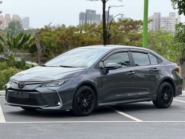 Altis 豪華 原版 外型俐落耐看 空間寬敞舒適 搭配省油耐用的動力表現 保養便利 妥善率佳 兼顧通勤與家庭代步需求  第1張相片