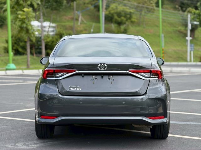 Altis 豪華 原版 外型俐落耐看 空間寬敞舒適 搭配省油耐用的動力表現 保養便利 妥善率佳 兼顧通勤與家庭代步需求  第4張相片