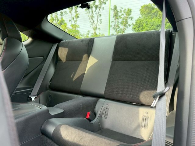 BRZ 原鈑漂亮車  雙門熱血小跑車  自排配智慧駕駛輔助系統安全更加分  第7張相片