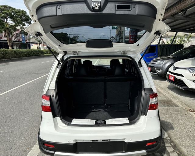 潔承汽車｜LIVINA｜1.6｜省油｜大空間｜僅跑7.8萬公里｜YES認證  第18張相片