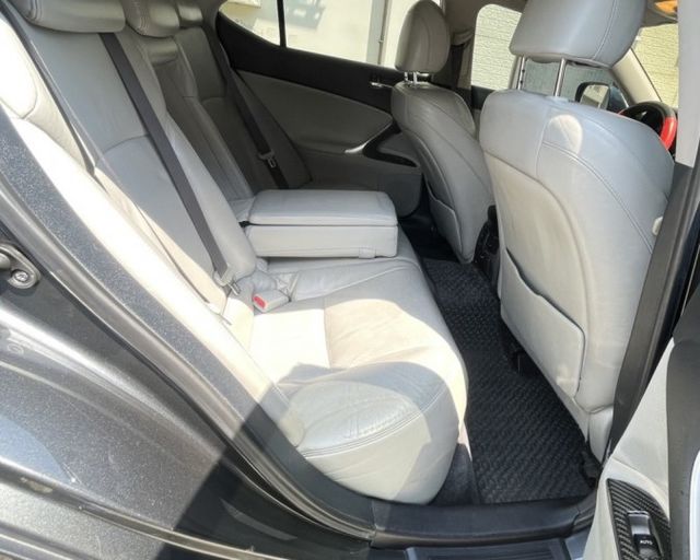 潔承汽車｜IS250｜2.5｜自然進氣｜208HP大馬力｜天窗｜i key免鑰｜電動椅｜全車原鈑件｜YES認證  第17張相片