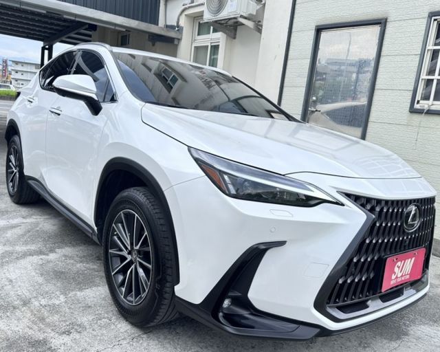 潔承汽車｜NX200｜2.0｜豪華版｜全新改款｜科技配備升級｜空間舒適提升｜全車原漆原鈑件｜只跑6萬4｜原廠保固中  第2張相片