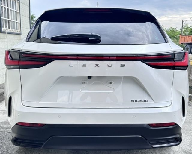 潔承汽車｜NX200｜2.0｜豪華版｜全新改款｜科技配備升級｜空間舒適提升｜全車原漆原鈑件｜只跑6萬4｜原廠保固中  第3張相片