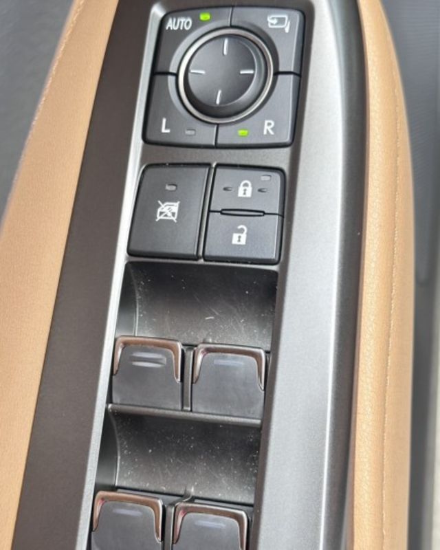 潔承汽車｜NX200｜2.0｜豪華版｜全新改款｜科技配備升級｜空間舒適提升｜全車原漆原鈑件｜只跑6萬4｜原廠保固中  第10張相片